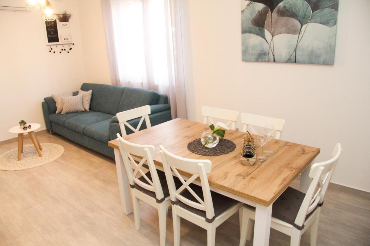 Apartman Antea Biograd Na Moru Esterno foto